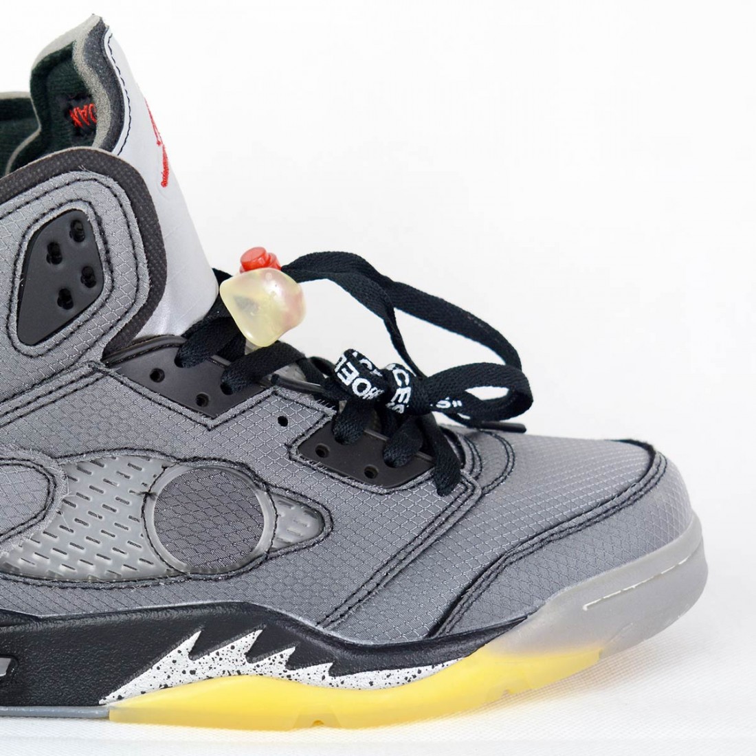 offwhite jordan 5 black